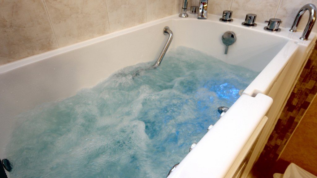 Whirlpool bath with jets running